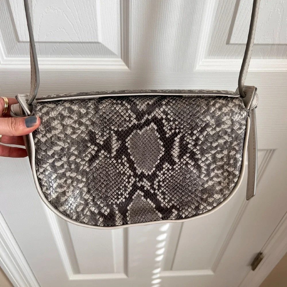 New Without Tags Banana Republic‎ Snakeskin Print Crossbody Bag
